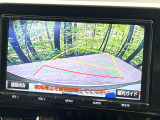 【バックカメラ】駐車時に後方がリアルタイム映像で確認できます。大型商業施設や立体駐車場での駐車時や、夜間のバック時に大活躍!運転スキルに関わらず、今や必須となった装備のひとつです!