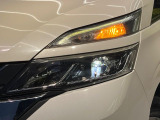 【LEDヘッドライト】悪天候や夜間走行時も良好な視界を確保し安心して運転できる高輝度LEDヘッドライトを装備!点灯速度が早く、消費電力も抑えられています。