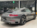 ワイド&ローな力強いリアスタンス。991.2後期型ならではの存在感です。