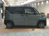 後部座席は両側電動スライドドアなので狭い駐車場でもお手軽に開閉可能!!乗り降りも安心です!!