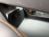 HDMI端子はセンターコンソール下にご用意しています