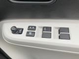 【電動格納ミラー】サイドミラーは電動格納式となっており、狭い駐車場でもキズがつくリスクを抑えられます。