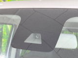 【三菱e-Assist】走行中に前方の車両等を認識し、衝突しそうな時は警報とブレーキで衝突回避と被害軽減をアシスト。より安全にドライブをお楽しみいただけます。