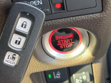 【キーレス】少し離れた場所からでもボタン一つでドアの開錠・施錠ができるのでとっても便利!ドアの鍵穴周りに傷をつけることもありません♪