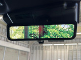 【デジタルインナーミラー】後席の大きな荷物や同乗者で後方が確認しづらい時でも安心!カメラが撮影した車両後方の映像をルームミラー内に表示。クリアな視界で状況の確認が可能です!