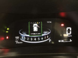 とっても見やすいメーターです。夜間時はラグジュアリーな気分にさせてくれる照明が魅力ですので、夜のドライブも楽しみになりますよ♪
