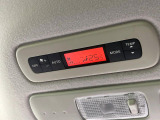 【リアオートエアコン】広い後部座席には必須の機能!風量や温度を自動で調整し前席と同様な車内環境にしてくれるリアオートエアコンを装備。夏の暑さも冬の寒さもストレスなく快適にお過ごしいただけます♪
