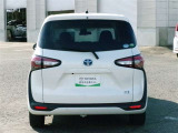 明るく広々、落ち着いた店内では、中古車のご検討・ご購入のほか、携帯電話(au)の購入等、様々なご相談に幅広く応えていきます♪
