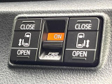 【両側パワースライドドア】スマートキーや運転席のスイッチで後席両側スライドドアの開閉が可能♪電動だから力を入れてドアを開ける必要が無く、小さなお子様でも簡単に開け閉めでき快適です♪