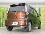 高透明度のガラス皮膜で撥水はもちろん、上質なツヤ・光沢を実現。紫外線や酸性雨から大切な愛車を保護し、色あせ・劣化を防止。「弾スプラッシュコート」、「弾プリミッサコート」からお選びいただけます。