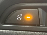 【ステアリングヒーター】冬場に冷たくなりやすい革巻きステアリングを、スイッチ一つで素早く適温に!エアコンよりも早く温まってくれるので、寒い日の運転も快適になりますね♪