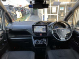 【運転席・インパネまわり】ハンドル・シート・フロアーなど隅々までプロによるクリーニング済み☆彡キレイな車内でドライブが一層快適にお楽しみいただけます!!