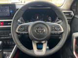 インテリアに合わせたデザインのステアリングは、運転される方のことも考え、運転しやすい形状、大きさです。是非一度、実際に触ってお確かめください。