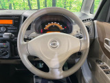 インテリアに合わせたデザインのステアリングは、運転される方のことも考え、運転しやすい形状、大きさです。是非一度、実際に触ってお確かめください。