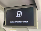 【フリップダウンモニター】大画面モニターで後席でもエンタメをお楽しみいただけます。小さなお子様にも大人気の装備です♪