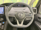 インテリアに合わせたデザインのステアリングは、運転される方のことも考え、運転しやすい形状、大きさです。是非一度、実際に触ってお確かめください。