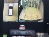 【マルチテレインモニター】車のフロントやサイドのカメラ画像を同時にモニター表示することで、悪路や狭い道を走行時でも周囲の状況確認ができ安心!本格SUVにうれしい装備です♪