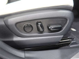 パワーシート搭載。微妙な調整が手軽にでき、良いポジションで運転することが可能です。