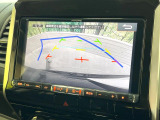 【バックカメラ】駐車時に後方がリアルタイム映像で確認できます。大型商業施設や立体駐車場での駐車時や、夜間のバック時に大活躍!運転スキルに関わらず、今や必須となった装備のひとつです!