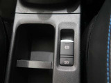 電動パーキングブレーキを搭載。スイッチ操作でパーキングブレーキを作動・解除することが可能ですので、操作の力が不要ですよ♪