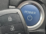 【キーレス】少し離れた場所からでもボタン一つでドアの開錠・施錠ができるのでとっても便利!ドアの鍵穴周りに傷をつけることもありません♪