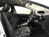 高いホールド性で運転姿勢が安定します。長距離ドライブでも疲れにくいのが魅力です。快適なドライビングライフをお送りください♪