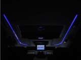 夜間に室内を照らしてくれるルームライトです