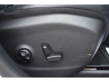 自動車保険について。正規ディーラーだけの特別なブランド保険に加入いただけます。基本補償に加え5つの項目をカバーする「プレミアムプラス」と、長期契約による安定した保険料で、さらなる安心と満足を提供します