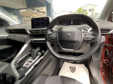 GTモデルにはハンドルの下部に【GT】のワンポイントがございます。ステアリングリモコン搭載で操作性も良くなります。
