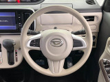 インテリアに合わせたデザインのステアリングは、運転される方のことも考え、運転しやすい形状、大きさです。是非一度、実際に触ってお確かめください。