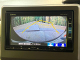 【バックカメラ】駐車時に後方がリアルタイム映像で確認できます。大型商業施設や立体駐車場での駐車時や、夜間のバック時に大活躍!運転スキルに関わらず、今や必須となった装備のひとつです!