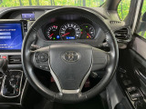 【純正革巻きステアリング】上質な革を使用することで、手にしっかり馴染みとても運転しやすいハンドルです♪