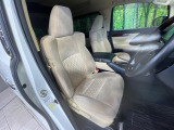 運転席シート廻りは使用感も少なく、良好な状態となっています。丁寧に使われていたことがよくわかりますね。