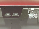 【スマートアシスト】走行中に前方の車両等を認識し、衝突しそうな時は警報とブレーキで衝突回避と被害軽減をアシスト。より安全にドライブをお楽しみいただけます。