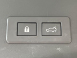【パワーバックドア】スマートキーや運転席のボタンを押すだけでリアゲートが自動で開閉します!荷物を持っている時や、高い位置にあるバックドアを閉める際に便利な機能です♪