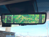 【デジタルインナーミラー】後席の大きな荷物や同乗者で後方が確認しづらい時でも安心!カメラが撮影した車両後方の映像をルームミラー内に表示。クリアな視界で状況の確認が可能です!