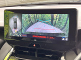 【パノラミックビューモニター】専用のカメラにより、上から見下ろしたような視点で360度クルマの周囲を確認することができます☆死角部分も確認しやすく、狭い場所での切り返しや駐車もスムーズに行えます。
