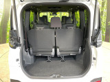 【パワーバックドア】スマートキーや運転席のボタンを押すだけでリアゲートが自動で開閉します!荷物を持っている時や、高い位置にあるバックドアを閉める際に便利な機能です♪