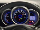 【メーターまわり】ドライバーから見やすい位置にあって安全運転に寄与します。メーターも見やすくてシンプルなデザインになっております。