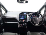 見通しのよいすっきりとした視界で、誰でも運転しやすいです。運転のしやすさは疲れにくさにも繋がりますよ♪