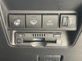 【ETC】有料道路を利用する際に料金所で停止することなく通過できる、ETC車載器(ノンストップ自動料金収受システム機器)が装備されています。セットアップを行うことで利用可能になります。