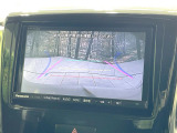 【バックカメラ】駐車時に後方がリアルタイム映像で確認できます。大型商業施設や立体駐車場での駐車時や、夜間のバック時に大活躍!運転スキルに関わらず、今や必須となった装備のひとつです!