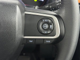 【レーダークルーズコントロール】従来のクルコンの機能に加え、先行車に接近すると、安全な車間距離を保ちながら先行車の車速に合わせ追従するシステム。