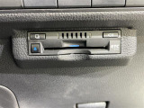 【ETC】有料道路を利用する際に料金所で停止することなく通過できる、ETC車載器(ノンストップ自動料金収受システム機器)が装備されています。セットアップを行うことで利用可能になります。