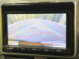 【バックカメラ】駐車時に後方がリアルタイム映像で確認できます。大型商業施設や立体駐車場での駐車時や、夜間のバック時に大活躍!運転スキルに関わらず、今や必須となった装備のひとつです!