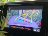 【バックカメラ】駐車時に後方がリアルタイム映像で確認できます。大型商業施設や立体駐車場での駐車時や、夜間のバック時に大活躍!運転スキルに関わらず、今や必須となった装備のひとつです!