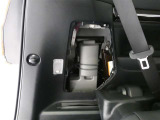 ラゲージサイドにパンク修理キットを装備しております。