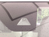 【三菱e-Assist】走行中に前方の車両等を認識し、衝突しそうな時は警報とブレーキで衝突回避と被害軽減をアシスト。より安全にドライブをお楽しみいただけます。