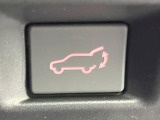 【パワーバックドア】スマートキーや運転席のボタンを押すだけでリアゲートが自動で開閉します!荷物を持っている時や、高い位置にあるバックドアを閉める際に便利な機能です♪