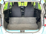 後席を格納すると、これだけの広さが!シーンに合わせたシートアレンジで、大きな荷物も積むことが出来ます♪